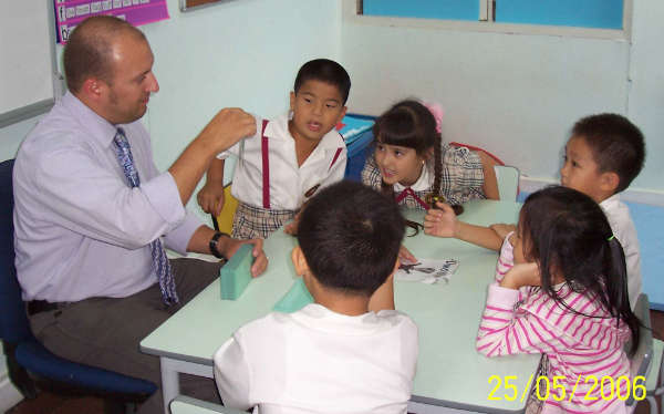 Marc teaching reading at SISB Thailand 2006